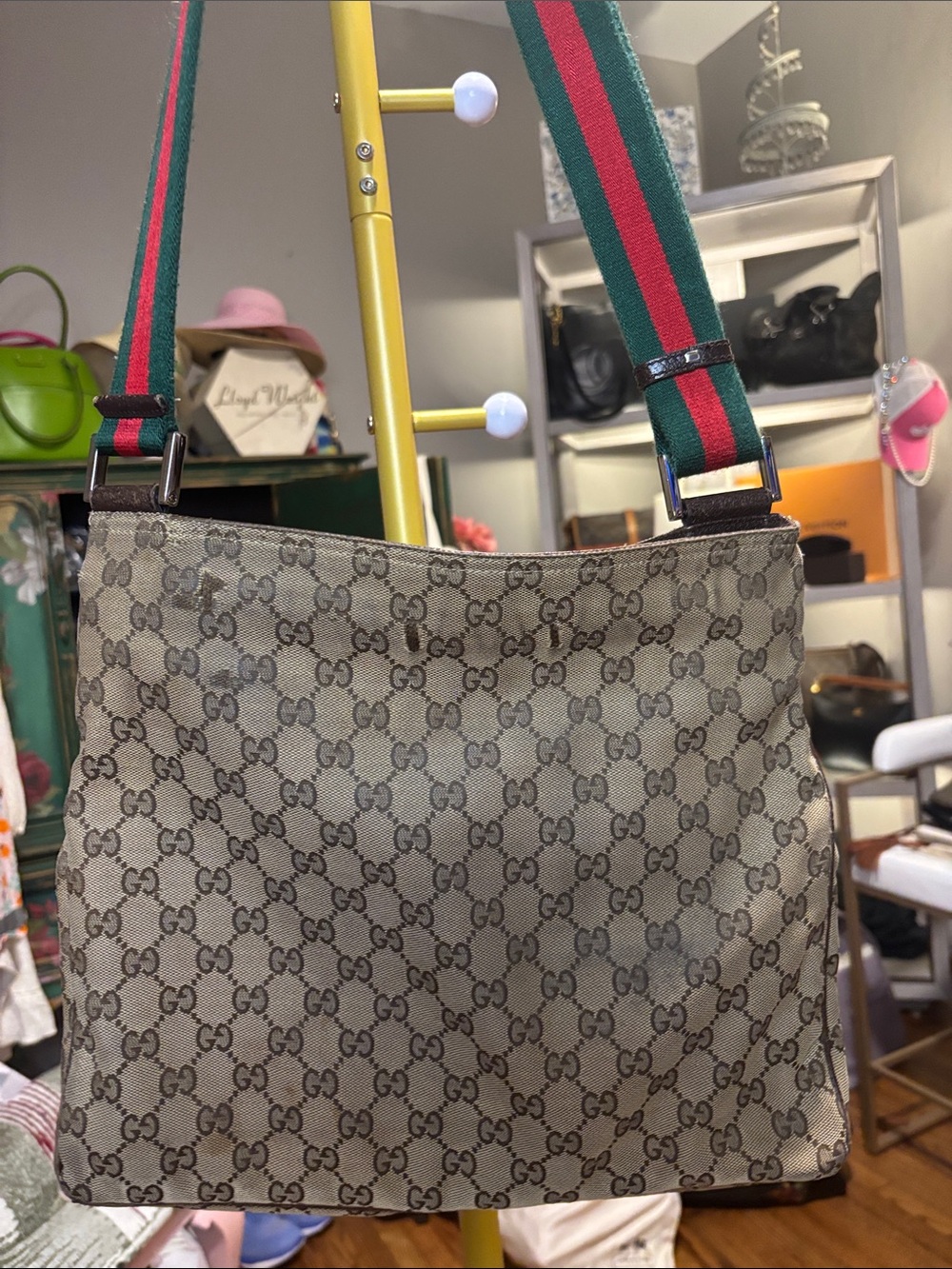 Gucci Tan GG Canvas Messenger with Green and Red Web Strap - Picture 3 of 12